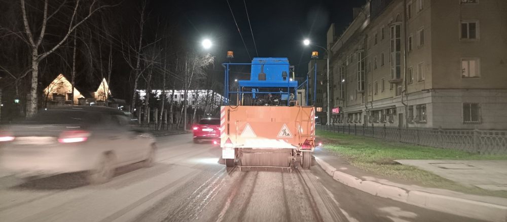 Уборка улиц и дорог спецтехникой и дорожными уборочными машинами стоимость услуг и где заказать - Сыктывкар
