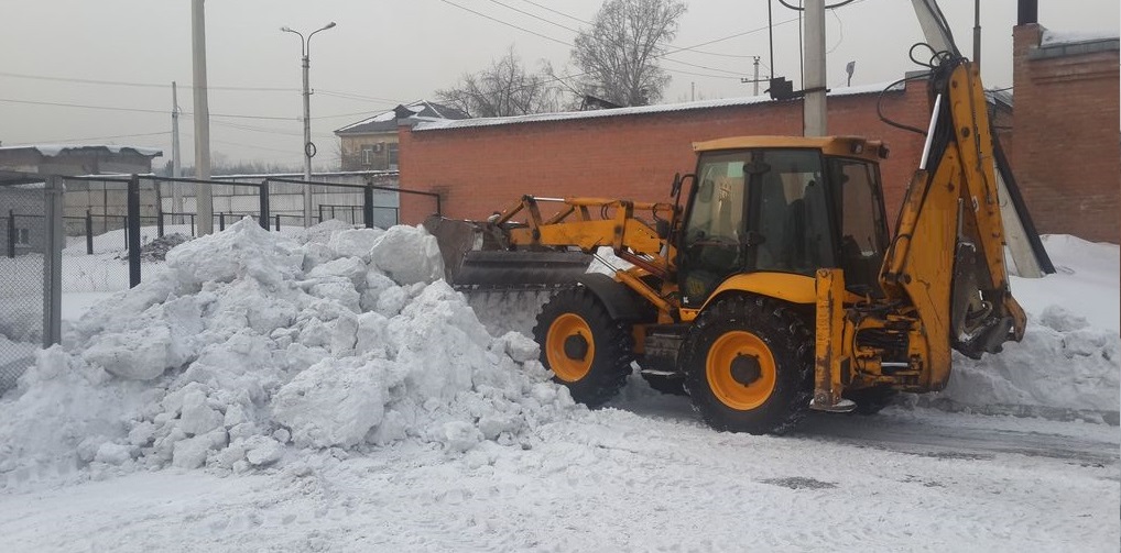 Экскаватор погрузчик для уборки снега и погрузки в самосвалы для вывоза в Сосногорске